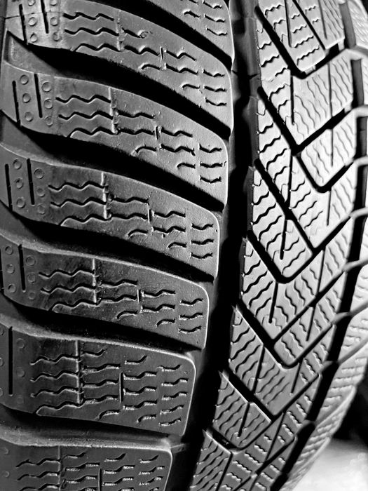 Шини Б/в 235.45.20 пара Pirelli