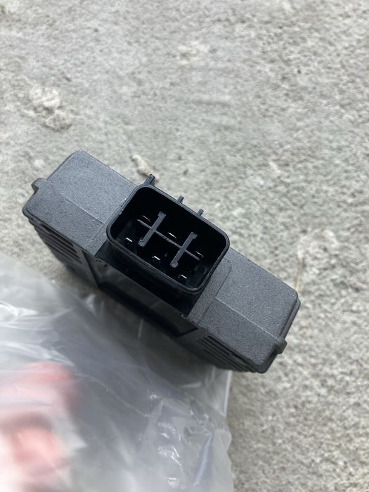 Regulator napiecia z750 rok 04-06