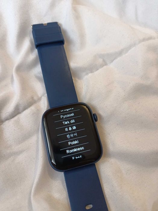 Smartwatch with voice assistant