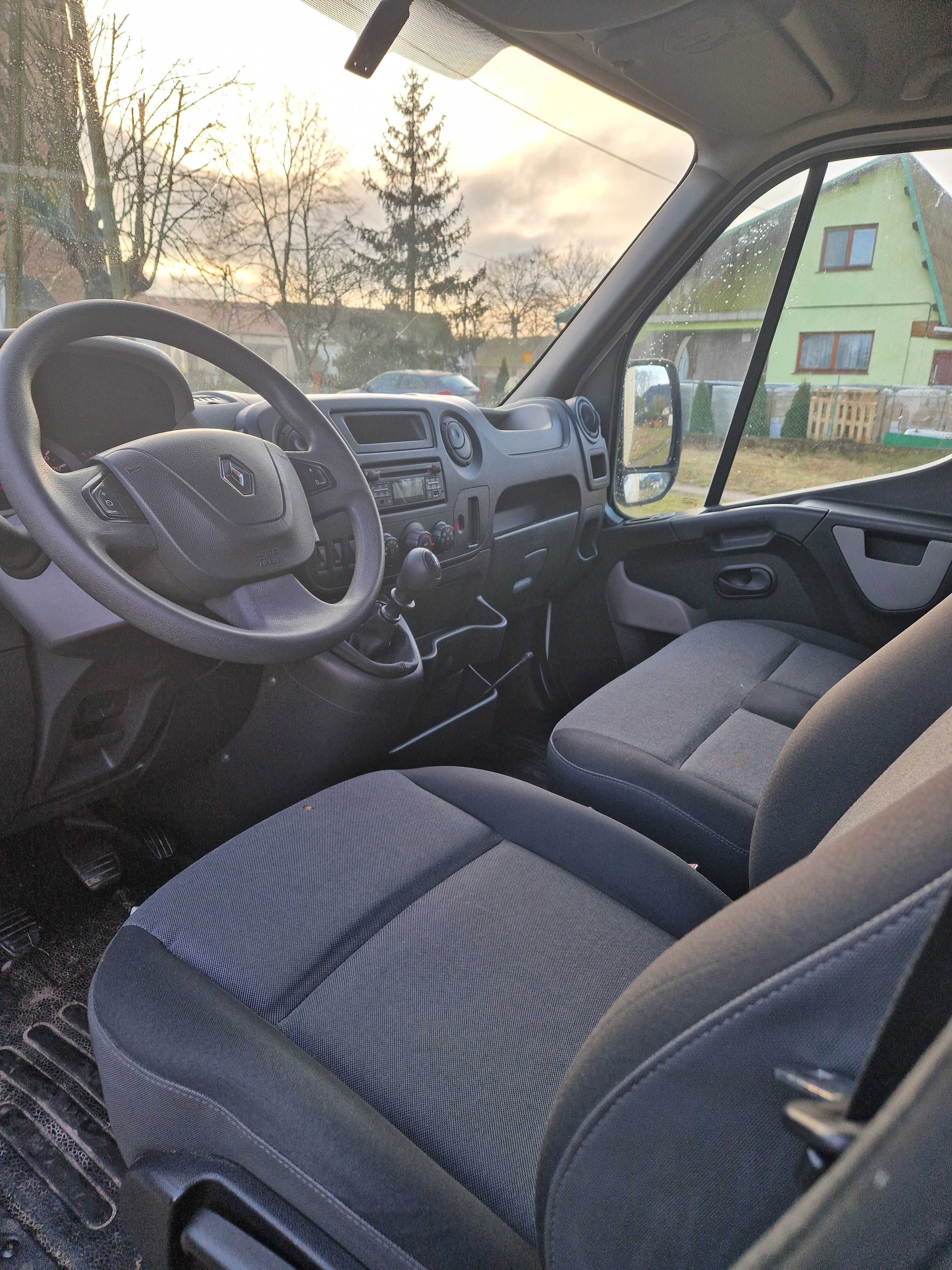 Sprzedam Renault Master kontener z windą