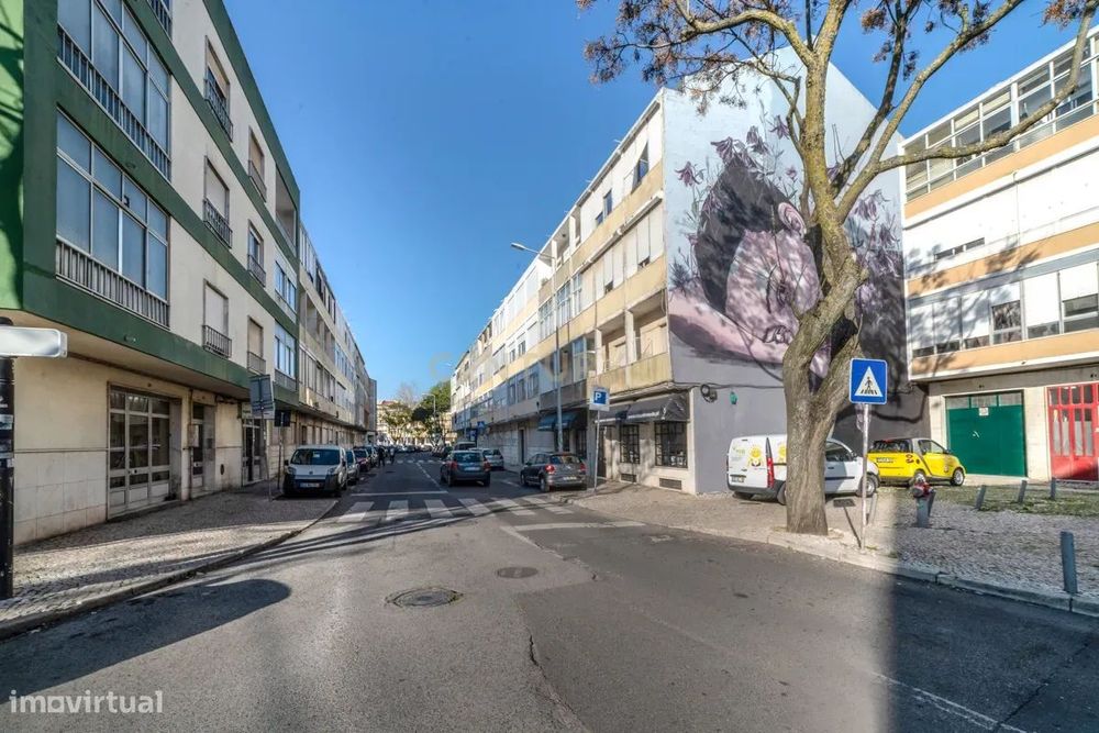 Loja de 146m² na Venteira, Amadora