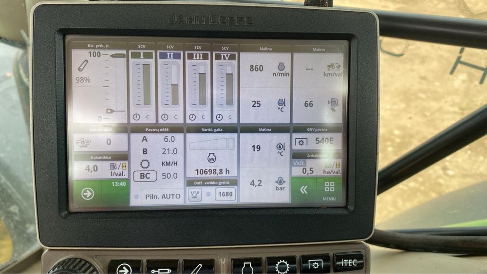 Трактор John Deere 6215r