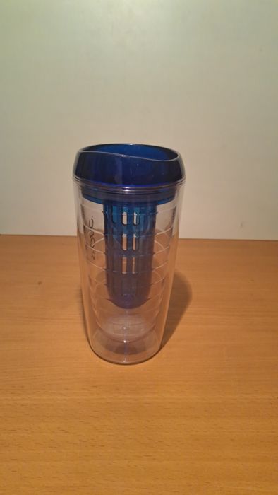 Butelka bidon z wkładem miejscem na owoce