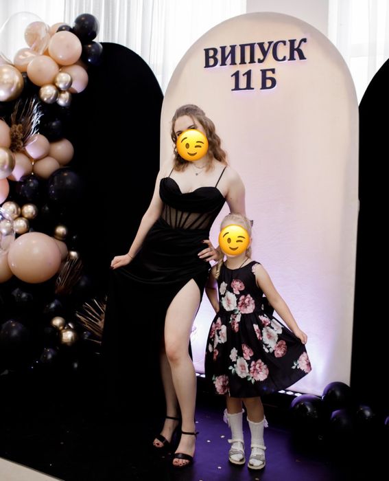 Гарна святкова корсетна сукня