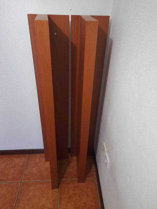 Vendo dos parteleiras de pendurar na parede quarto sala