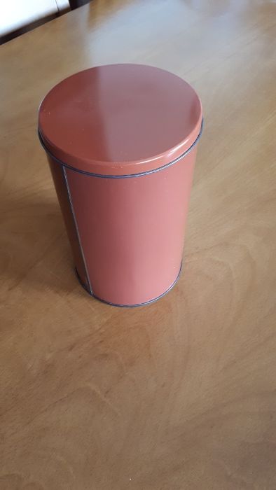 Lata de decoração nova
