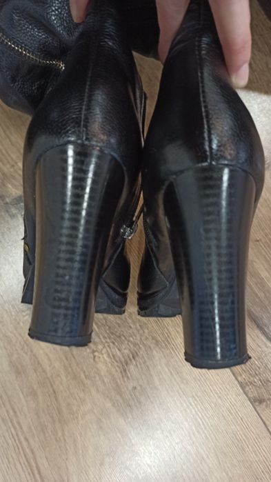 Класичні Зимові шкіряні чоботи на каблуку37 розмір