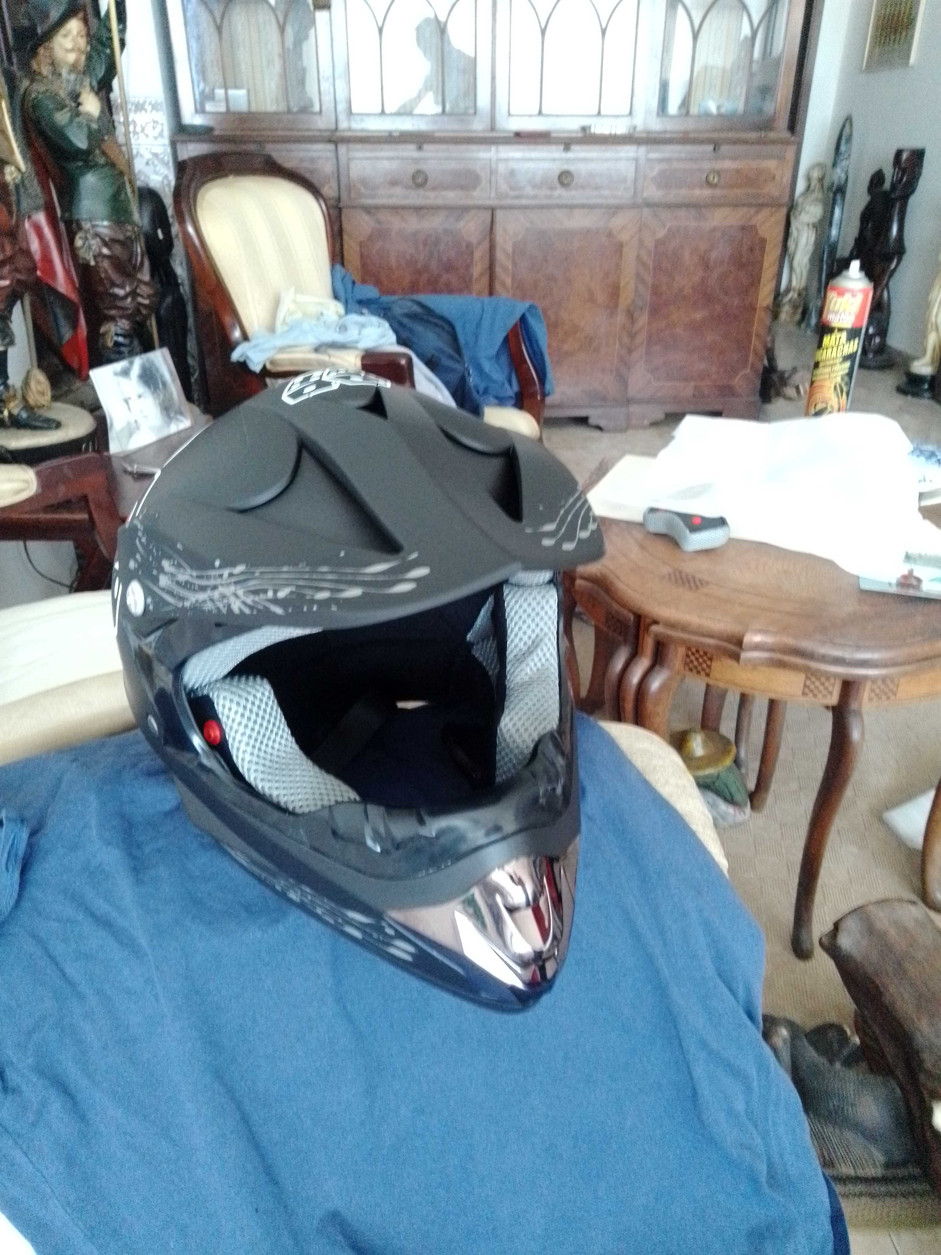 capacete de moto novo