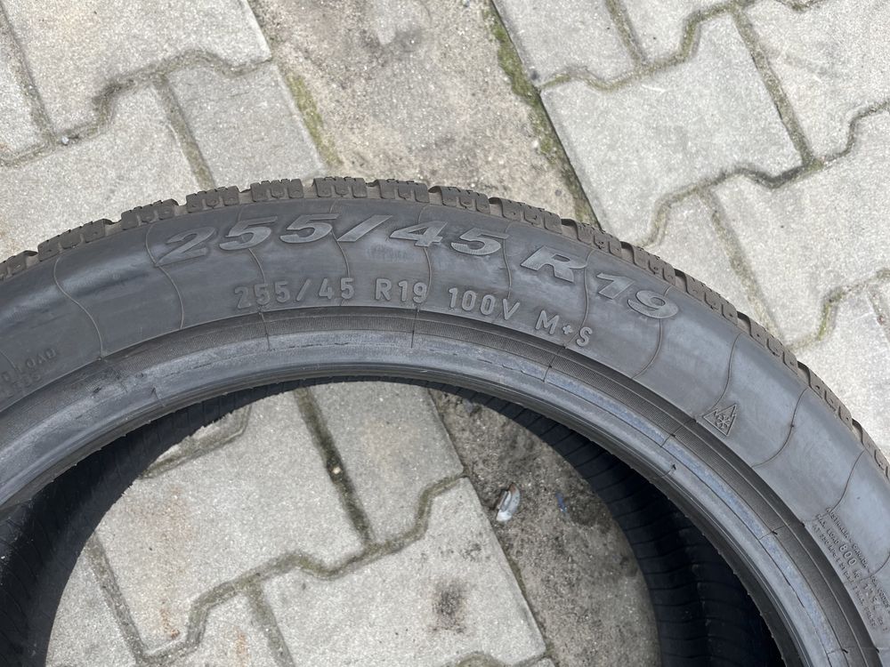 255/45/19 Pirelli SOTTOZERO Winter 240 100V