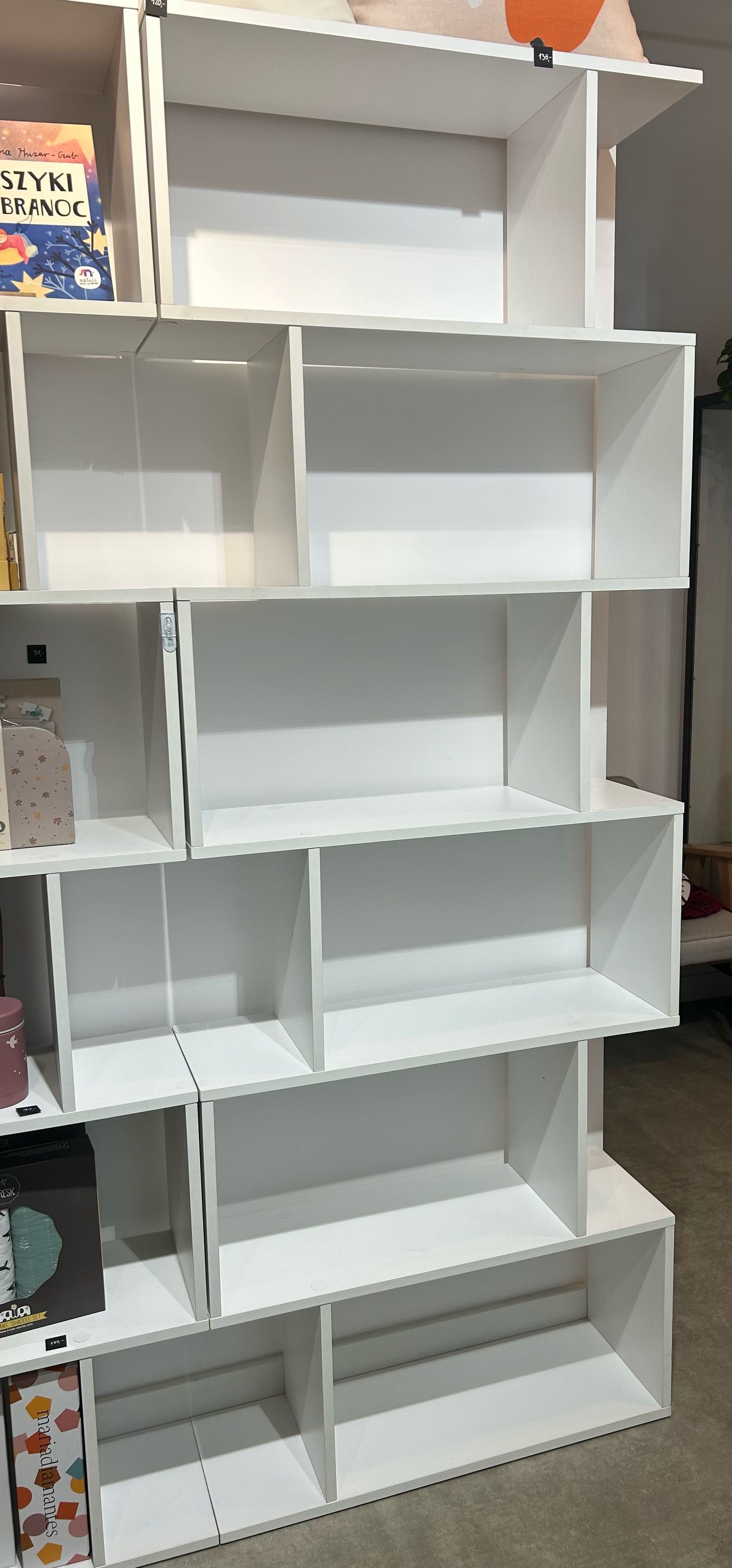 Regał biblioteczka na książki minimalistyczny biały do sklepu