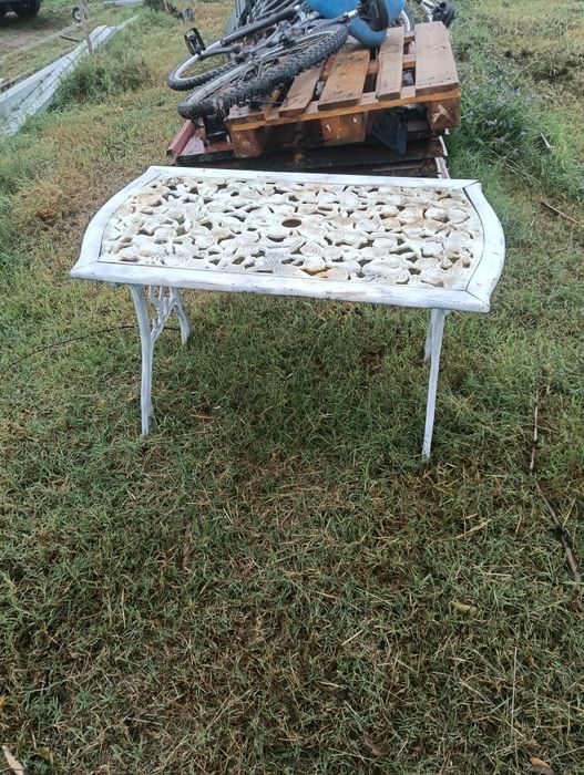 Mesa de jardim mais cadeiras