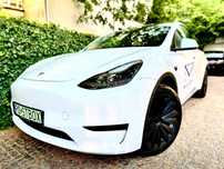 Tesla Y FAKTURA VAT 23% | Salon Polska | Białe wnętrze