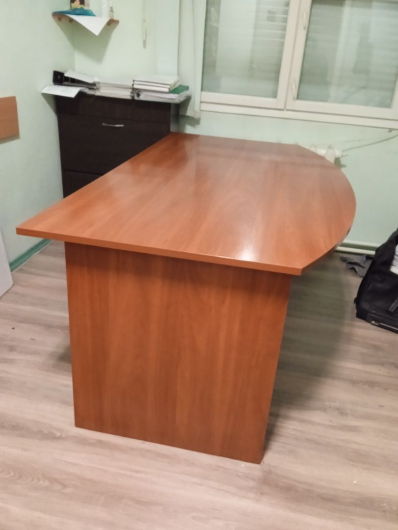 Стіл великий офісний