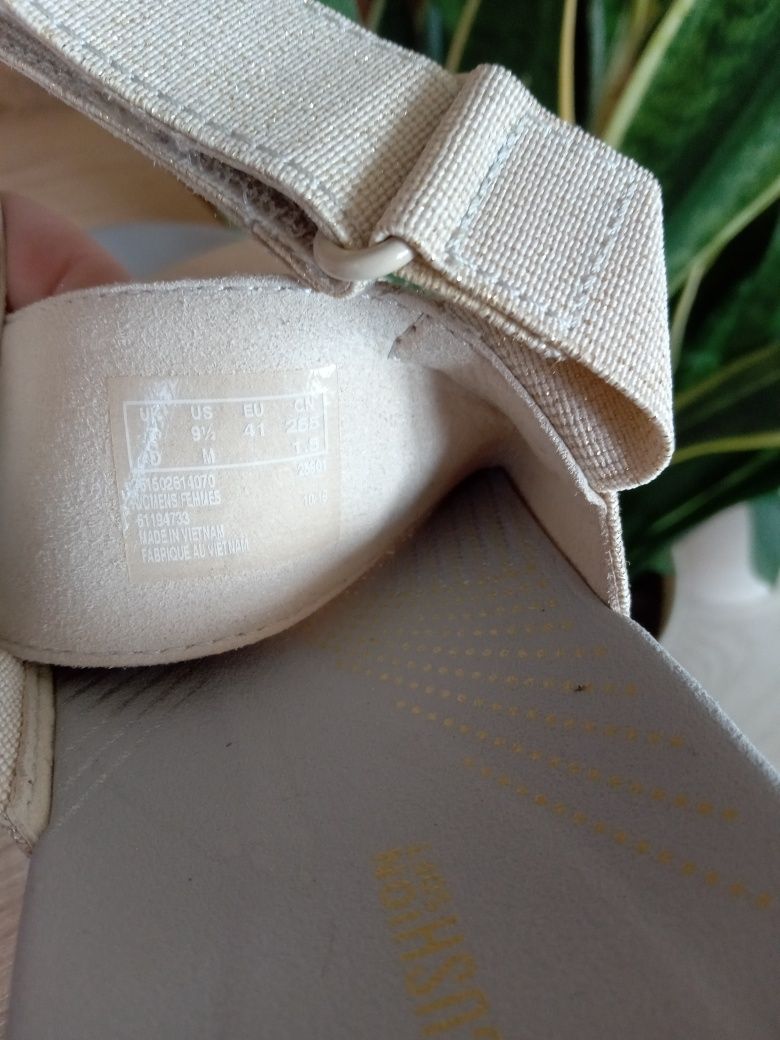 Sandały Clarks Cusion Soft rozmiar 41