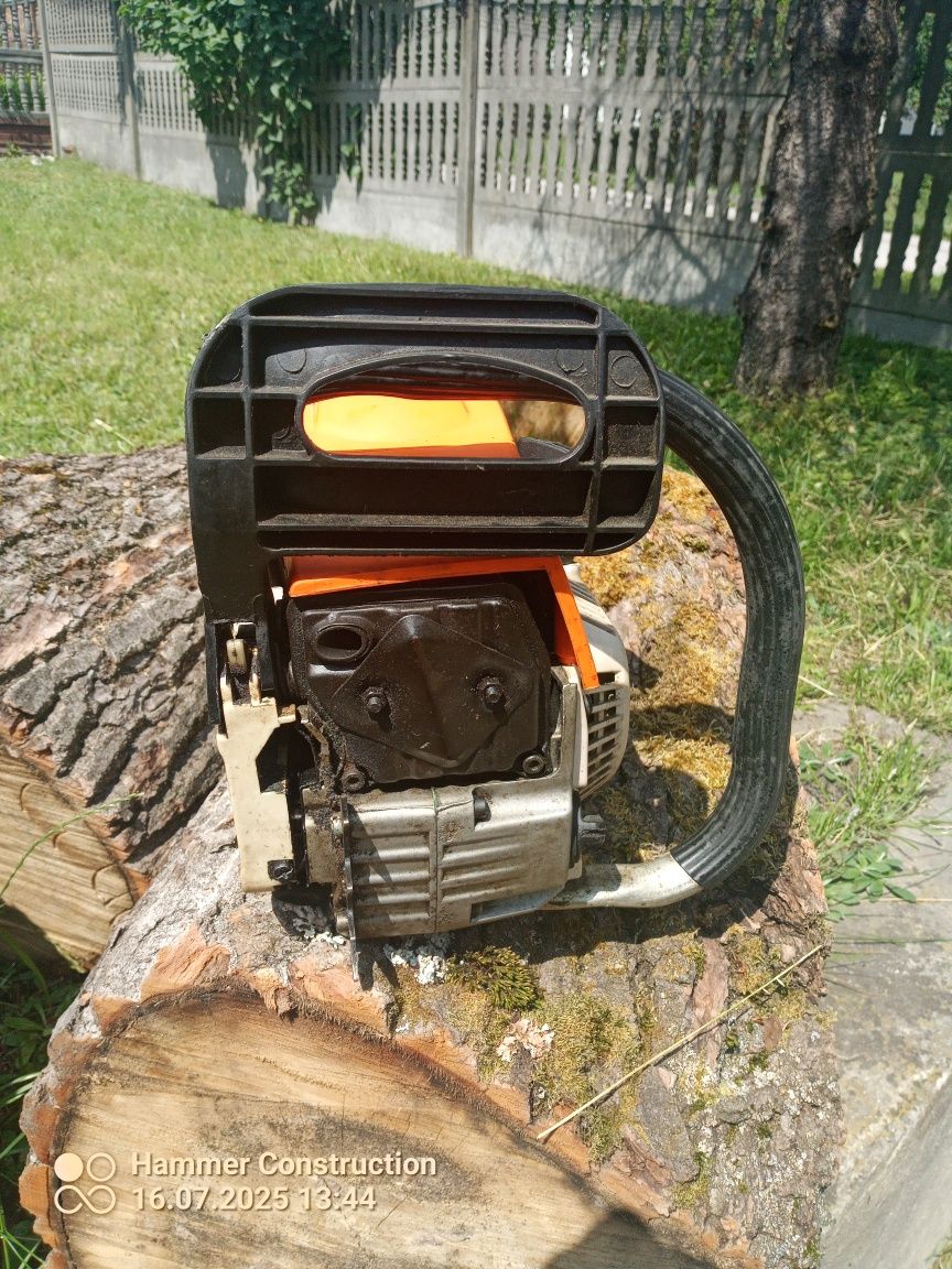 Piła spalinowa Stihl ( Podróbka ) bez łańcucha i prowadnicy.