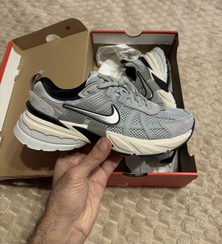 Женские Nike V2K Run Новые  Оригинал
