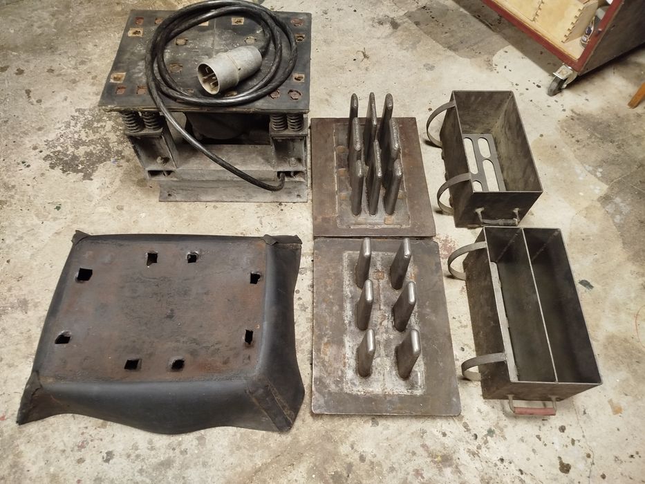 Stół wibracyjny + formy do pustaków betonowych