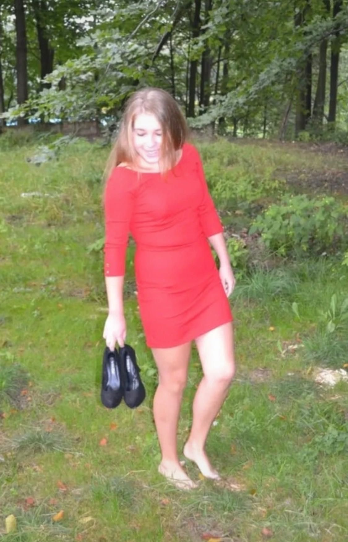 Czerwona sukienka Stradivarius rozmiar M
