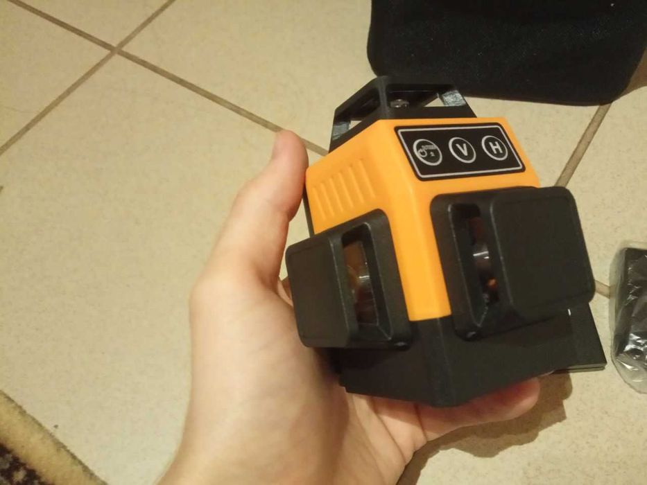 12 linii  OLX Poziomica laserowa / Laser krzyżowy