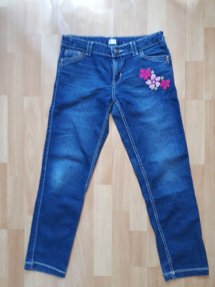 Extra długie spodnie jeansy z haftem 152 cm