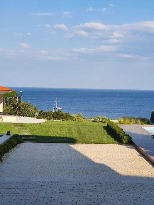 Вилла в Совиньоне с панорамным видом на море