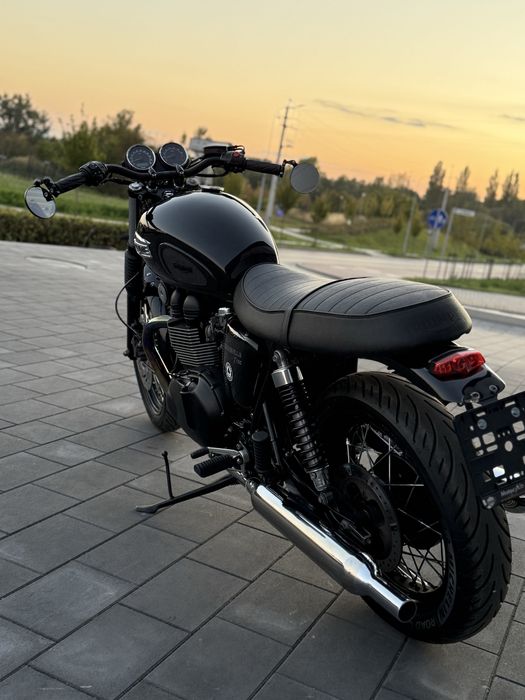 Triumph Bonneville T100 z 2015r Niemcy piekny ksiazki serw