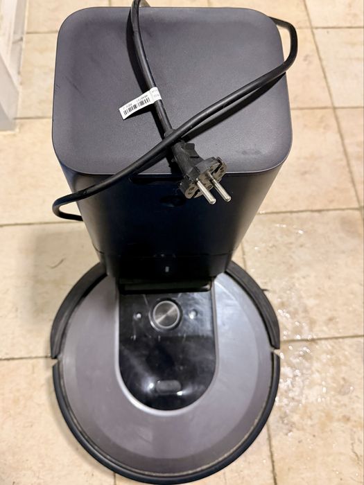 IRobot i7 com estação de descarga