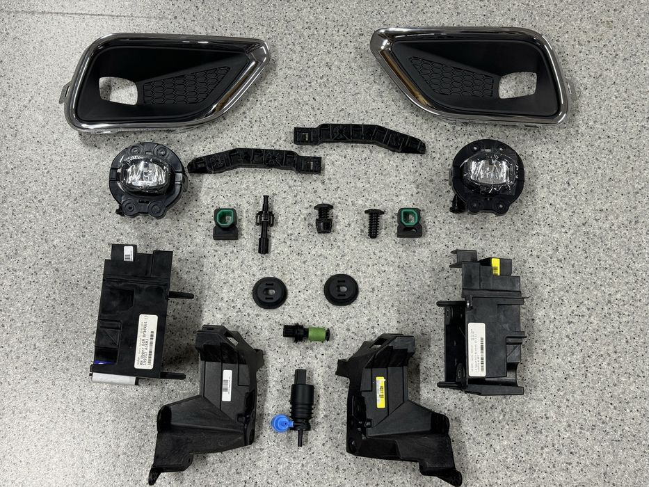 Jeep Cherokee KL 2019 кронштейн радиатора накладка дефлектор