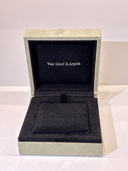 Коробки Van Cleef