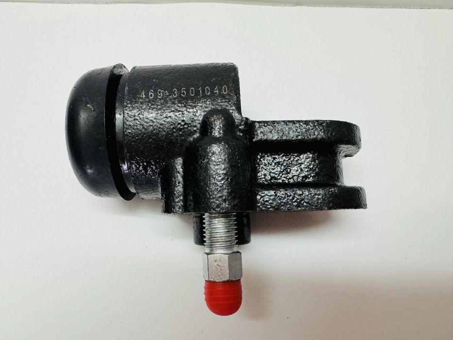 Cylinderek hamulcowy UAZ 469/452 NOWY przód