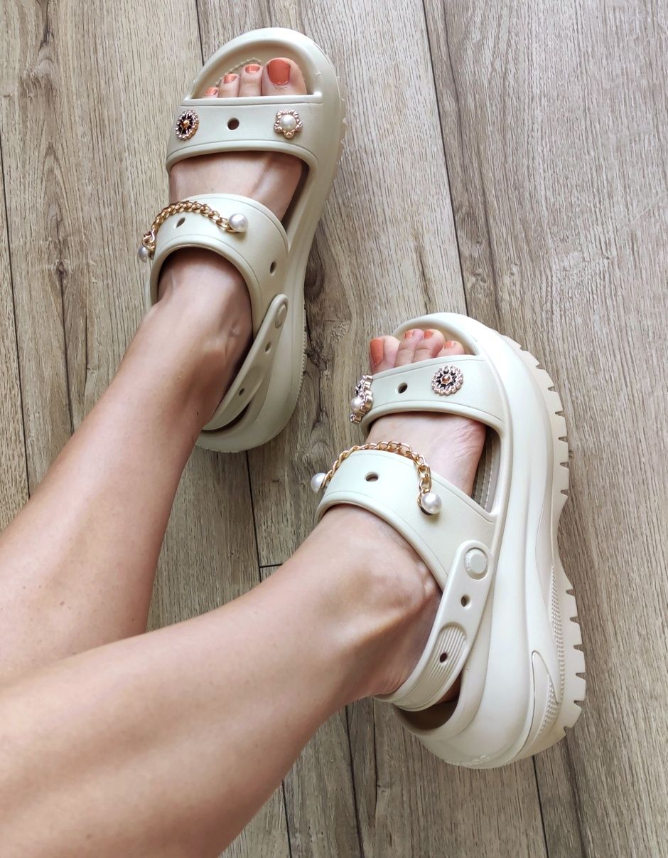 Sandały na koturnie Crocs Mega Crush rozm. 36/37