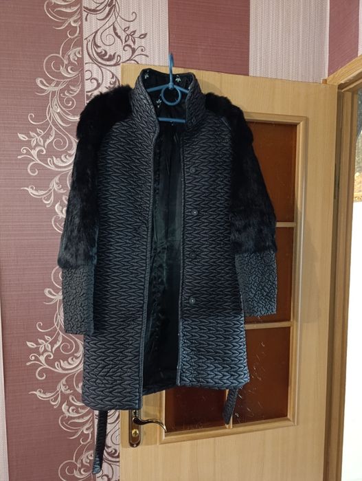 Продам шубку чорну