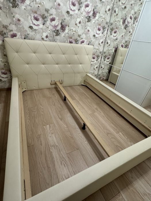 Łóżko ze stelażem 160x200 jasny beż