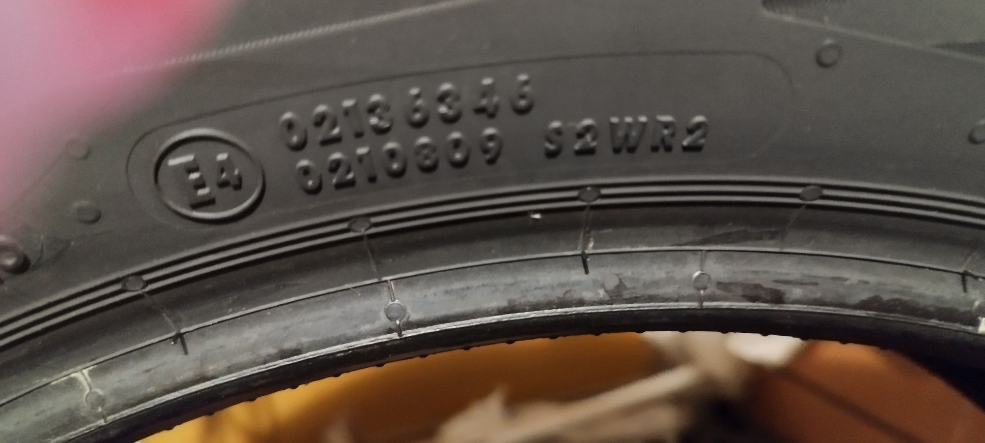 Nowe opony letnie z salonu Continental 215/60/R18 98H, 4 sztuki 2025r.