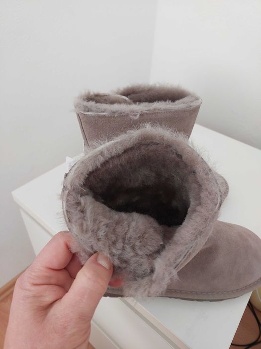 Натуральні  уггі  жіночі