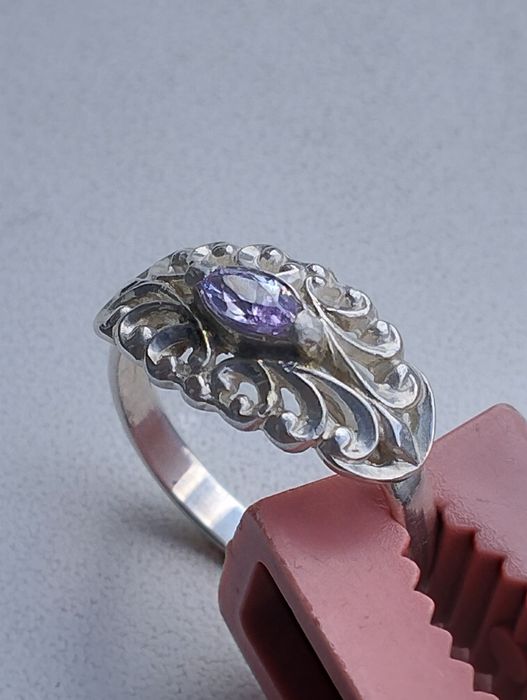 Продам серебряное кольцо.