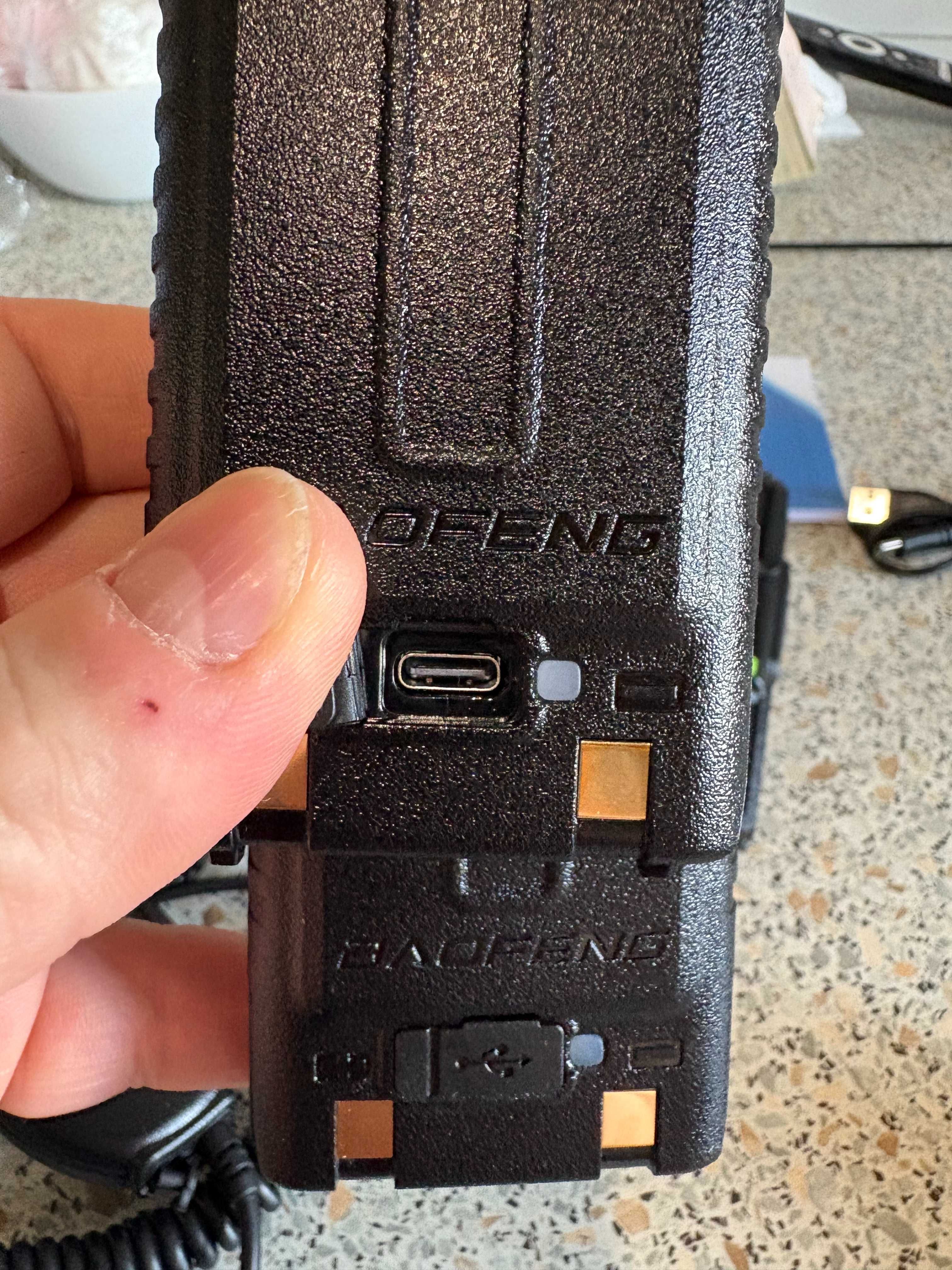 Комплект из 2 раций Baofeng UV-5RH с 6 антеннами, тангентами и гарниту