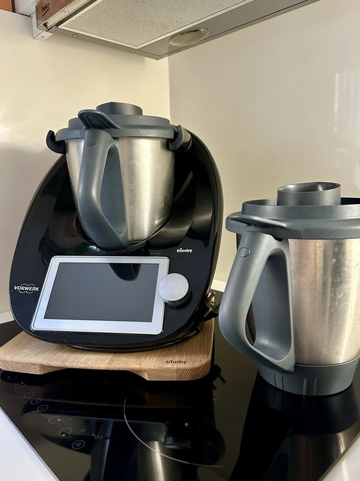 Bimby TM6 preta com segundo copo