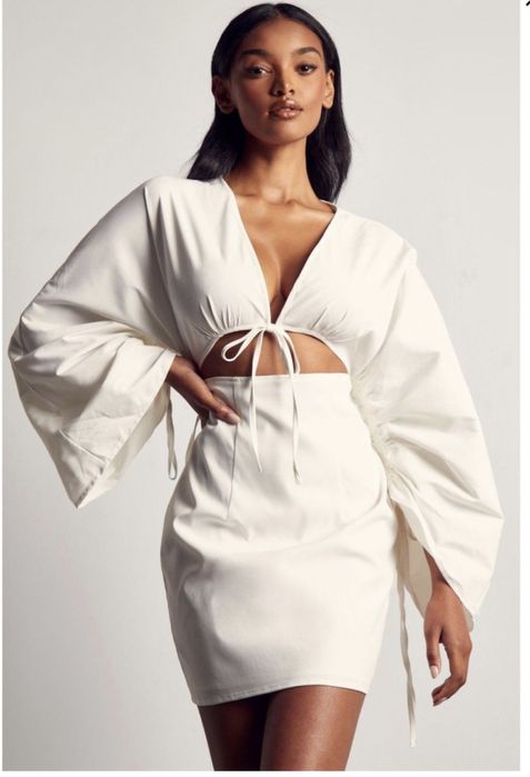 Плаття з вирізами білого кольору