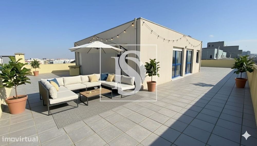 Penthouse T1 junto ao mar, com terraço de 264m2 e Garagem