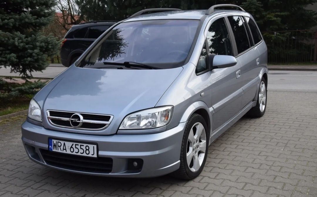 Автомобиль Opel Zafira