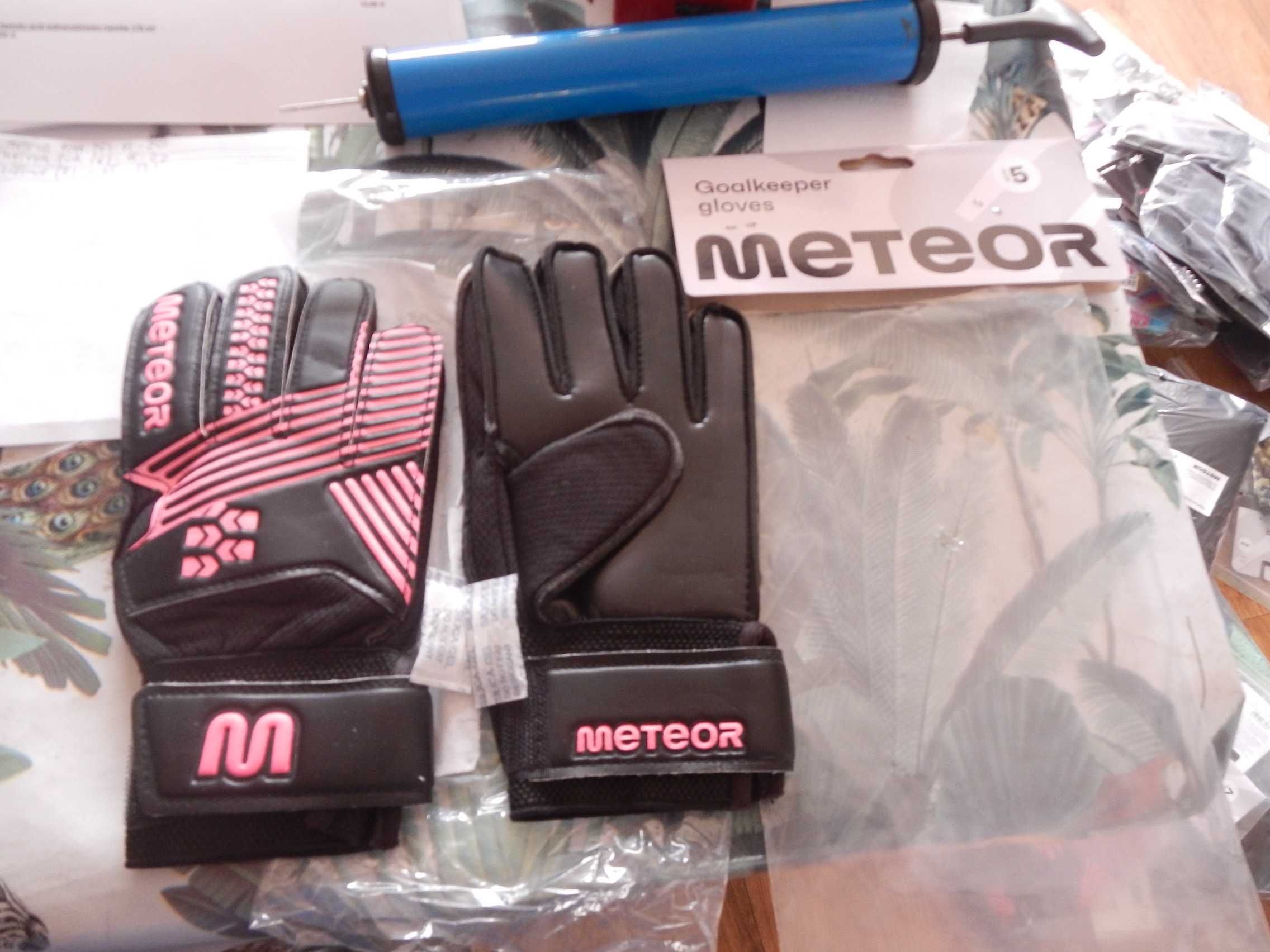 Wyprzedaż->Rękawice bramkarskie Meteor Catch 5 czarny/różowy