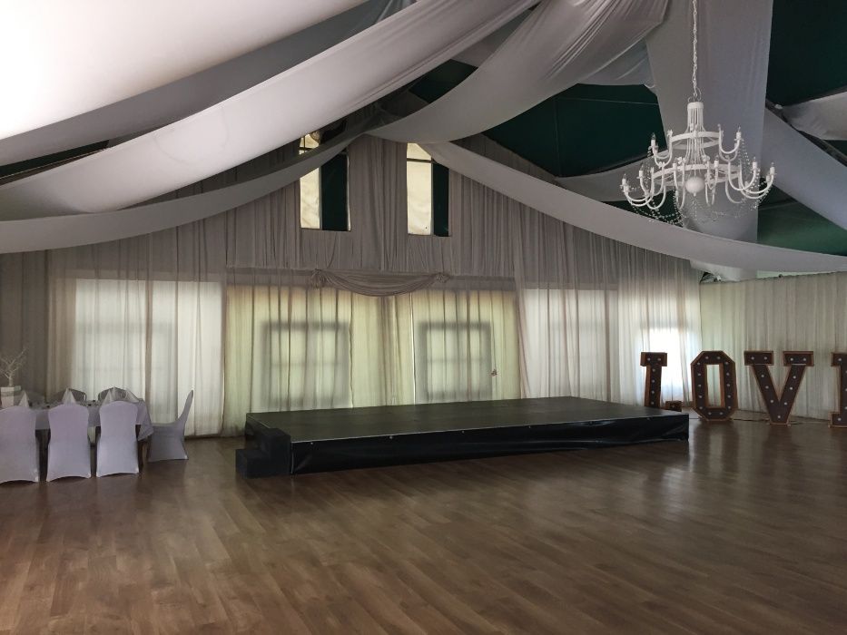 podest sceniczny  wesele zespół dj scena sala schody występy estrada