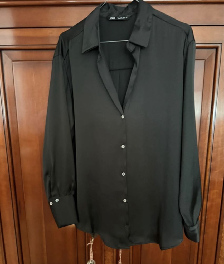 Blusa acetinada Zara