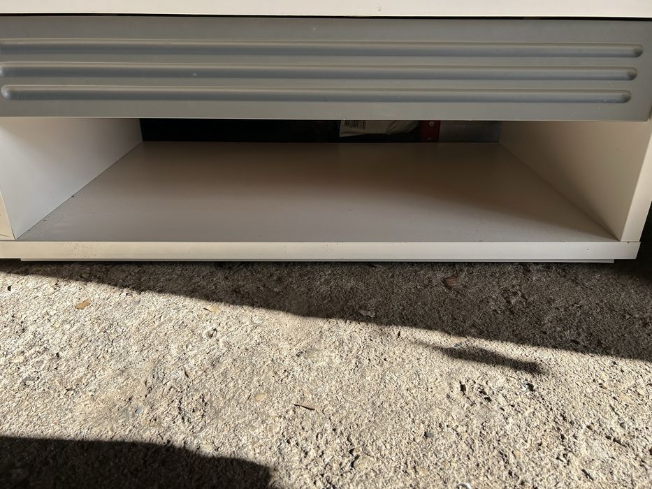 Mesa de centro com gaveta