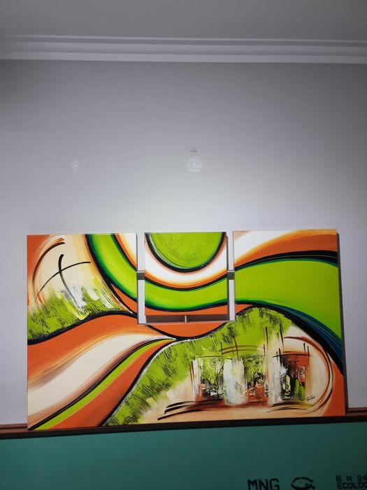 Quadro de parede usado como novo