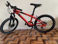 Bicicleta rockrider, roda 20, quadro aluminio, travão disco