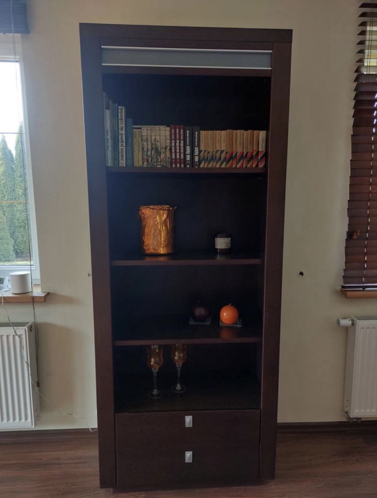 Ciemne/Ciemnobrązowe meble drewniane