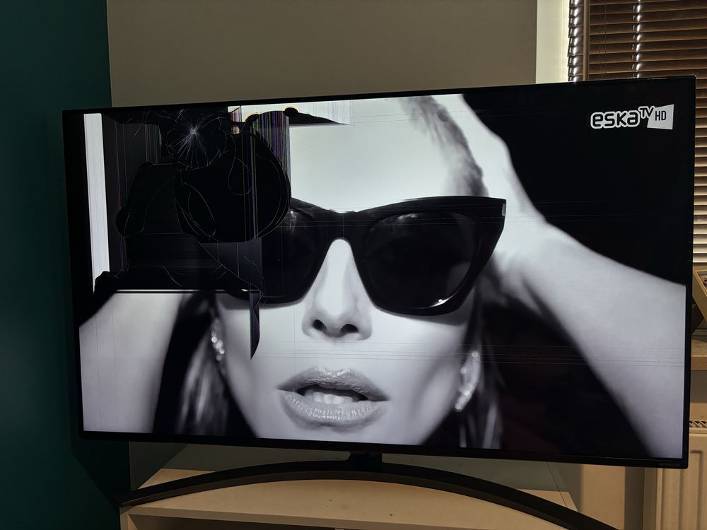 Telewizor LG 49NANO86 NanoCell 49 cali - uszkodzona matryca