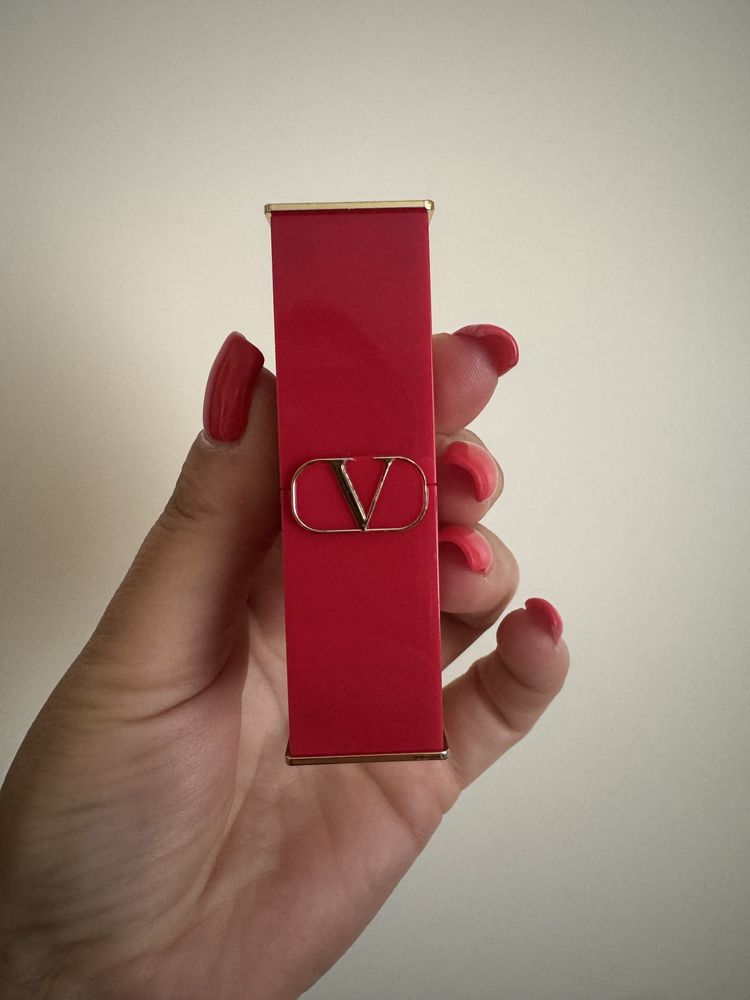 Помада Valentino